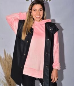 Capuchon plush . En corte overside que aparte de suavidad y comodidad en su nobleza esta prenda perdura en el tiempo